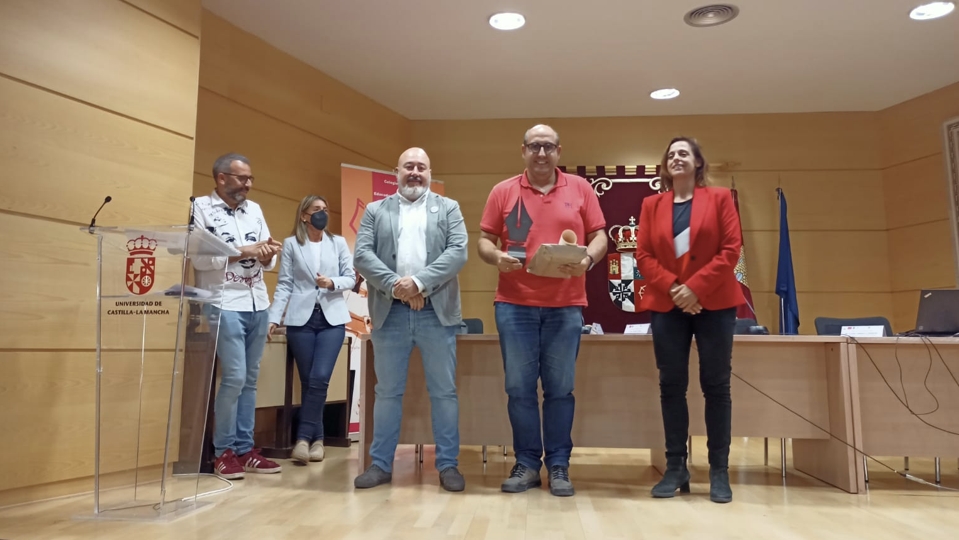 Javier Gonzalo Premio Profesional de Educación Social CESCLM
